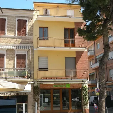 La Casa Sul Corso ベッド・アンド・ブレックファスト ポルト・レカナーティ